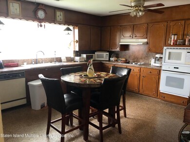 eat in kitchen