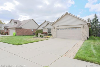 50315 Alden Dr, Macomb, MI 48044 - photo 2