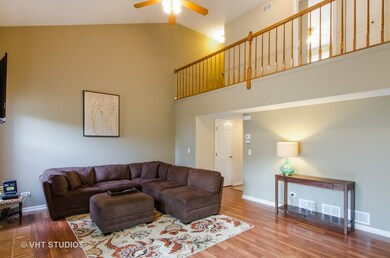 905 Old Oak Cir, Algonquin, IL 60102 - photo 2