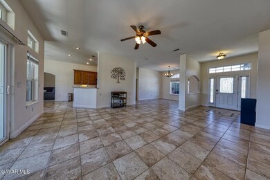 24500 Jacaranda Dr, Tehachapi, CA 93561 - photo 7