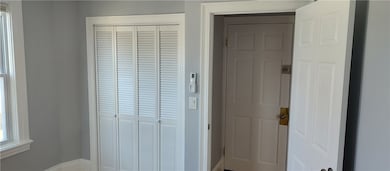 19 Irving Ct unit 2nd, Pawtucket, RI 02860 - photo 2