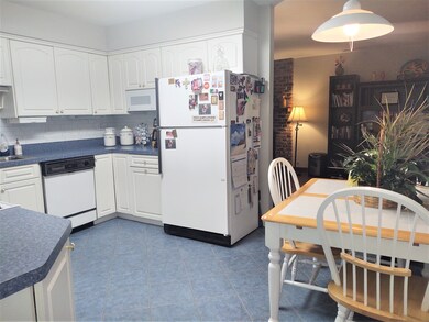 1605 Clyde Dr, Naperville, IL 60565 - photo 3