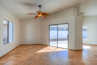 6 Living Room photo a