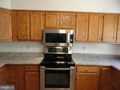 9301 Frensham Ct, Laurel, MD 20708 - photo 5