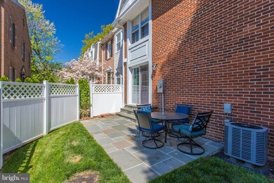 1346 Chetworth Ct, Alexandria, VA 22314 - photo 6
