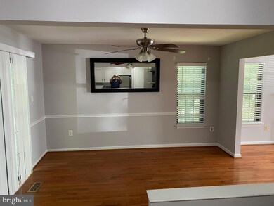 5910 Roberts Common Ct, Burke, VA 22015 - photo 4