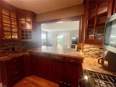 Custom Kitchen Cabinets
