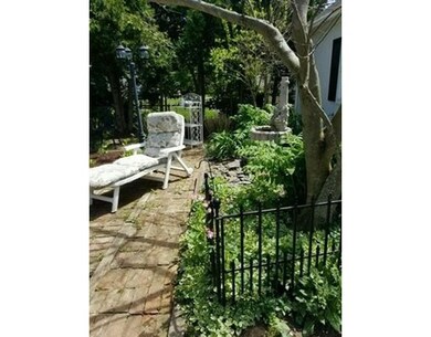 27 Lancaster St, Springfield, MA 01118 - photo 3