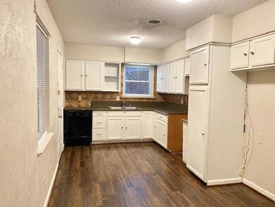 1221 Rusk Dr, Mesquite, TX 75149 - photo 4