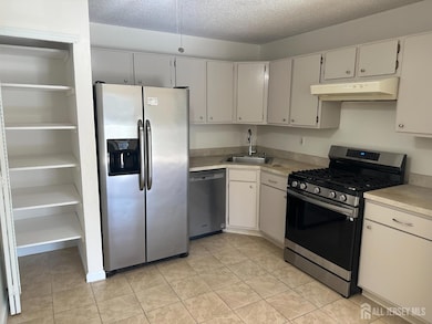 30 Dartmouth Way unit D2, North Brunswick, NJ 08902 - photo 2