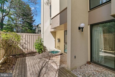 11681 Newbridge Ct, Reston, VA 20191 - photo 5