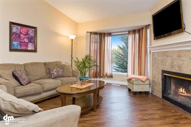 26-Living Room-5M8A3185