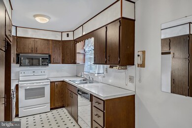 459 N 46th St, Harrisburg, PA 17111 - photo 6