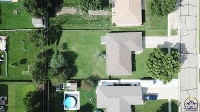 2837 SW Dukeries Rd, Topeka, KS 66614 - photo 3