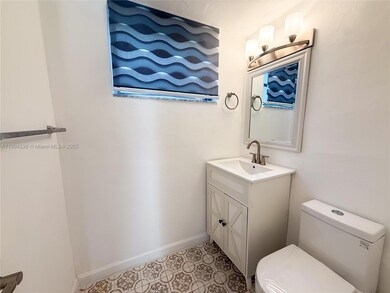 11 Edgewater Dr unit 8, Coral Gables, FL 33133 - photo 3