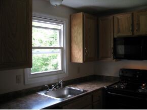 801 Mammoth Rd, Manchester, NH 03104 - photo 3