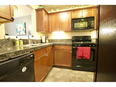 239 N Cedar St, Canby, OR 97013 - photo 2