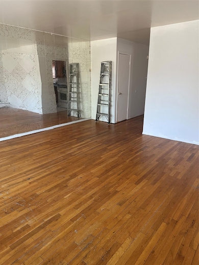 433 Howe Ave unit A, Bronx, NY 10473 - photo 3
