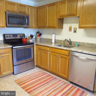 9262 Cardinal Forest Ln unit C, Lorton, VA 22079 - photo 3