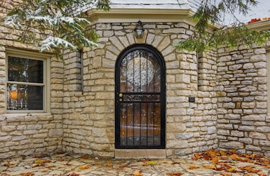 440 N Nelson Rd, Columbus, OH 43219 - photo 3