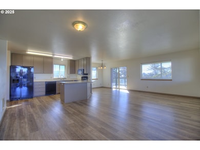 405 Arnold Ln, Brookings, OR 97415 - photo 4