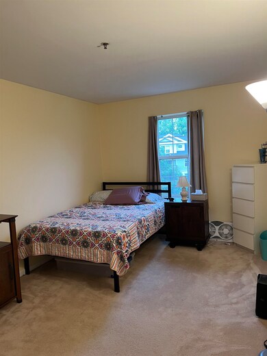 422 Hildred Dr, Burlington, VT 05401 - photo 5