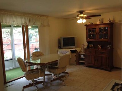 119 Pecos Cir, Carpentersville, IL 60110 - photo 2