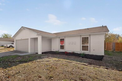 733 Woodcrest Dr, Grand Prairie, TX 75052 - photo 4