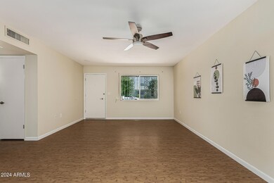 13808 N Garden Court Dr, Sun City, AZ 85351 - photo 6