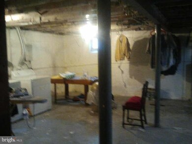 6810 Collinsdale Rd, Parkville, MD 21234 - photo 7