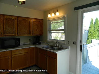 201 Warrington St, Lansing, MI 48911 - photo 4