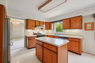 21-web-or-mls-Kelly Green Dr-2406-017