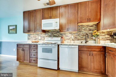 10643 Summer Oak Ct, Burke, VA 22015 - photo 7