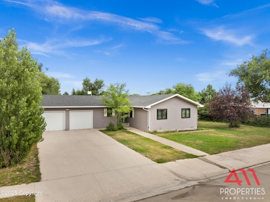 808 Pine St, Upton, WY 82730 - photo 2