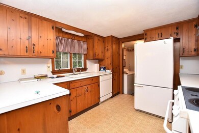 26 Fanning Ln, Greenville, RI 02828 - photo 3