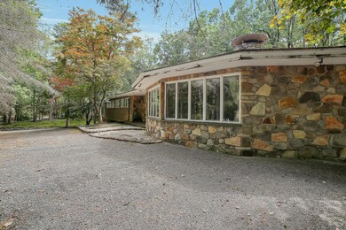 804 Falling Brook Ct, Hawley, PA 18428 - photo 2