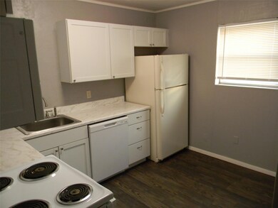 112 Belmont St, Hurst, TX 76053 - photo 6