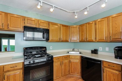 126 Middlesex Rd, MerriMacK, NH 03054 - photo 5