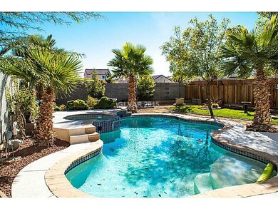 Swimming Pool/Hot Tub/Sauna. Beautiful pool & spa!