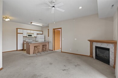 250 Cimarron Dr unit 309, Hiawatha, IA 52233 - photo 3