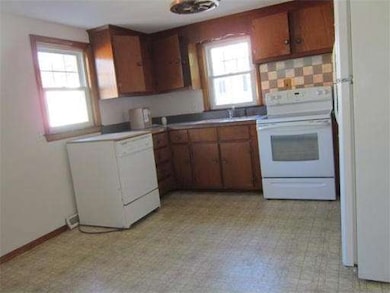 90 Mokema Ave, Waltham, MA 02451 - photo 4