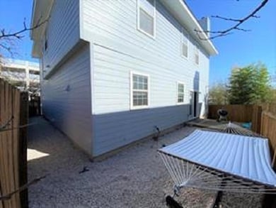 609 W 37th St, Austin, TX 78705 - photo 5