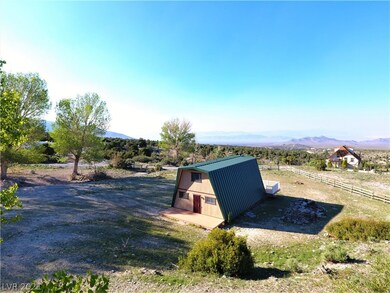 The A-frame, flat top roof is ideal for shedding s