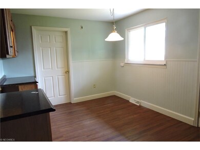 729 Alameda Ave, Sheffield Lake, OH 44054 - photo 4