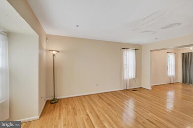 1640 Willowwood Ct, Hyattsville, MD 20785 - photo 3