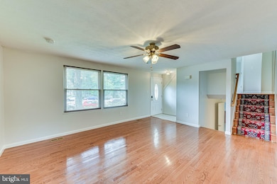 9208 Burke Rd, Burke, VA 22015 - photo 3