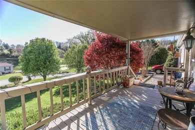 Covered Front Porch w/Views