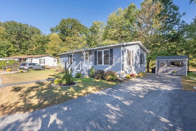 53 Rachael Cir, Goffstown, NH 03045 - photo 3