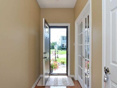 Entry/Foyer.