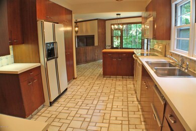 68 Eagle Dr, Stamford, CT 06903 - photo 4